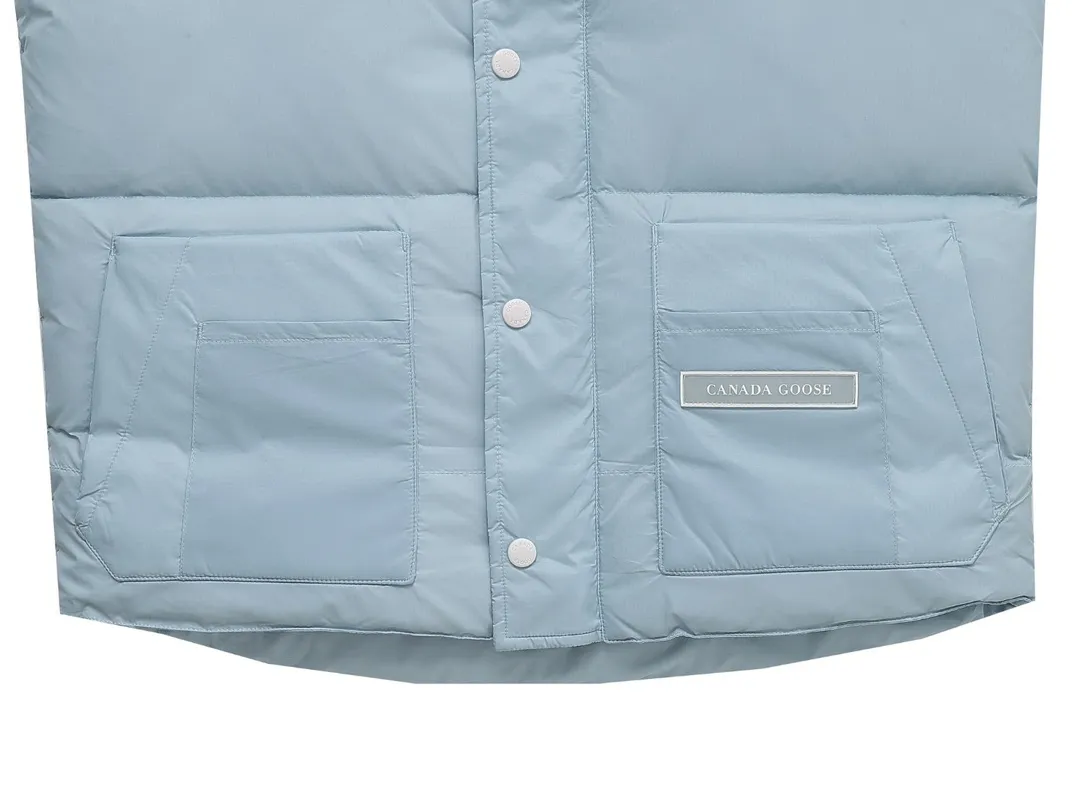 P480 Aqua Blue] Canadagoose/Canada Goose White Label Glacier Down Vest Canada Goose's new "Northern Lights Series" down vest Canada Goose's new "Northern Lights" Northern Lights White Label Down Vest is on sale! The light and layered colors give people the feeling of being trapped in the mist around icebergs and glaciers. It can be said to be very dreamy! Original YKK zipper, Size:XS-XXL